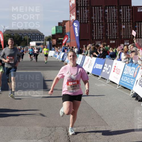 03.10.2025 - Köhlbrandbrückenlauf Jannik Wohlers http://msf.ph/oto/9115118 03.10.2025 13:32:35 Ziel 4966, 5226, 5255, 5286, 5357, 5442, 5876, 5891, 5892, 6141 meine-sportfotos.de