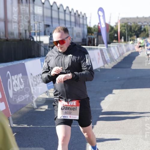 03.10.2025 - Köhlbrandbrückenlauf Jannik Wohlers http://msf.ph/oto/9115121 03.10.2025 13:02:08 Ziel 4025, 4109, 4118, 4281, 4907, 5703, 6032, 6235, 6461 meine-sportfotos.de