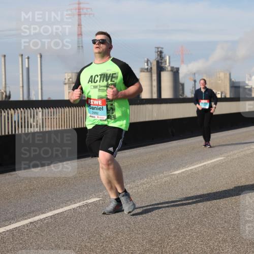 03.10.2025 - Köhlbrandbrückenlauf Lena Gebhardt http://msf.ph/oto/9115124 03.10.2025 10:17:55 Position 2 2992 meine-sportfotos.de