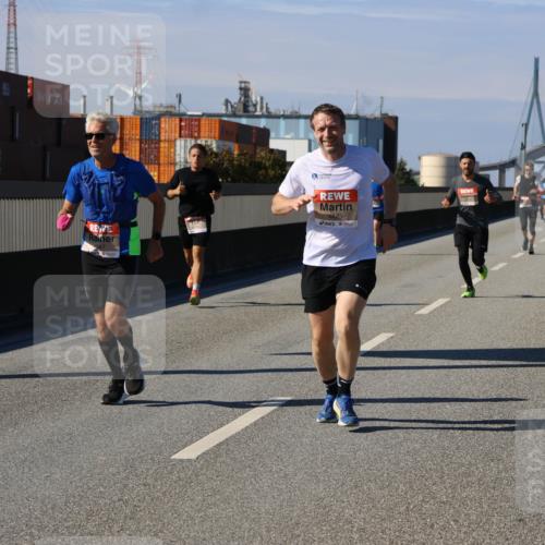 03.10.2025 - Köhlbrandbrückenlauf Strokosch-Dieckow http://msf.ph/oto/9115125 03.10.2025 12:47:38 Position 3 4425 meine-sportfotos.de