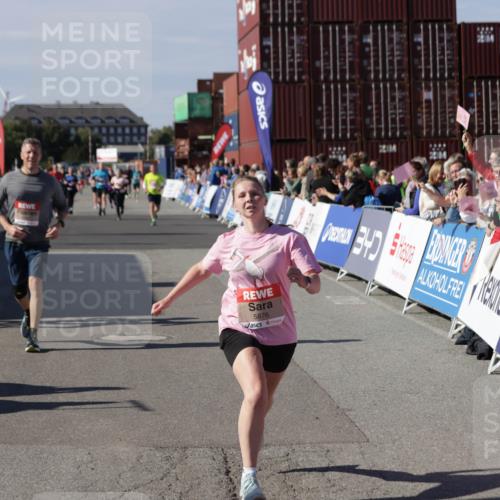 03.10.2025 - Köhlbrandbrückenlauf Jannik Wohlers http://msf.ph/oto/9115128 03.10.2025 13:32:35 Ziel 4966, 5226, 5255, 5286, 5357, 5442, 5876, 5891, 5892, 6141 meine-sportfotos.de
