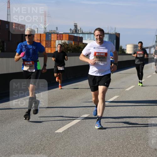 03.10.2025 - Köhlbrandbrückenlauf Strokosch-Dieckow http://msf.ph/oto/9115132 03.10.2025 12:47:38 Position 3 4425 meine-sportfotos.de