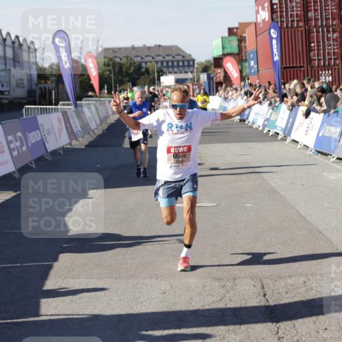 03.10.2025 - Köhlbrandbrückenlauf Jannik Wohlers http://msf.ph/oto/9115135 03.10.2025 13:02:12 Ziel 4109, 4130, 4281, 5617, 5697, 6032, 6461 meine-sportfotos.de