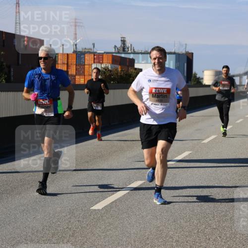 03.10.2025 - Köhlbrandbrückenlauf Strokosch-Dieckow http://msf.ph/oto/9115137 03.10.2025 12:47:38 Position 3 4425 meine-sportfotos.de