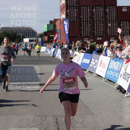 03.10.2025 - Köhlbrandbrückenlauf Jannik Wohlers http://msf.ph/oto/9115138 03.10.2025 13:32:35 Ziel 4966, 5226, 5255, 5286, 5357, 5442, 5876, 5891, 5892, 6141 meine-sportfotos.de