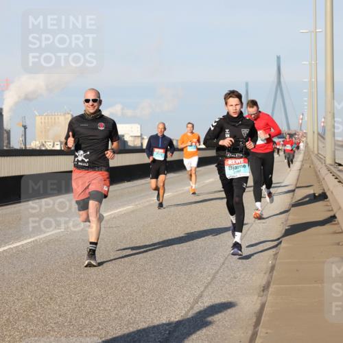 03.10.2025 - Köhlbrandbrückenlauf Lena Gebhardt http://msf.ph/oto/9115139 03.10.2025 09:43:27 Position 2 2760 meine-sportfotos.de