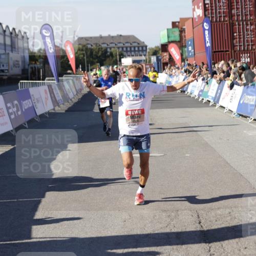 03.10.2025 - Köhlbrandbrückenlauf Jannik Wohlers http://msf.ph/oto/9115140 03.10.2025 13:02:12 Ziel 4109, 4130, 4281, 5617, 5697, 6032, 6461 meine-sportfotos.de