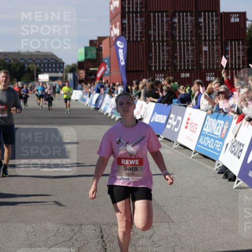 03.10.2025 - Köhlbrandbrückenlauf Jannik Wohlers http://msf.ph/oto/9115142 03.10.2025 13:32:35 Ziel 4966, 5226, 5255, 5286, 5357, 5442, 5876, 5891, 5892, 6141 meine-sportfotos.de