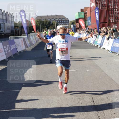 03.10.2025 - Köhlbrandbrückenlauf Jannik Wohlers http://msf.ph/oto/9115145 03.10.2025 13:02:12 Ziel 4109, 4130, 4281, 5617, 5697, 6032, 6461 meine-sportfotos.de