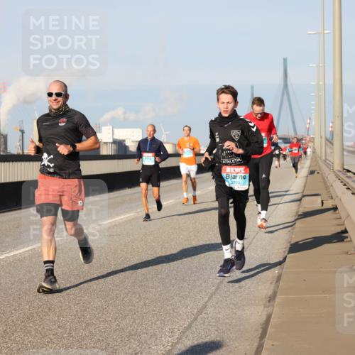 03.10.2025 - Köhlbrandbrückenlauf Lena Gebhardt http://msf.ph/oto/9115147 03.10.2025 09:43:27 Position 2 2760 meine-sportfotos.de