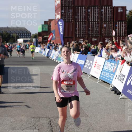 03.10.2025 - Köhlbrandbrückenlauf Jannik Wohlers http://msf.ph/oto/9115148 03.10.2025 13:32:35 Ziel 4966, 5226, 5255, 5286, 5357, 5442, 5876, 5891, 5892, 6141 meine-sportfotos.de