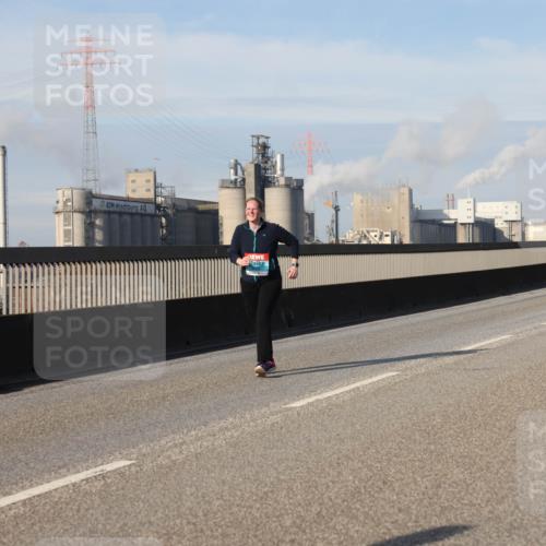 03.10.2025 - Köhlbrandbrückenlauf Lena Gebhardt http://msf.ph/oto/9115150 03.10.2025 10:17:57 Position 2  meine-sportfotos.de