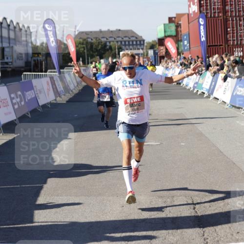03.10.2025 - Köhlbrandbrückenlauf Jannik Wohlers http://msf.ph/oto/9115151 03.10.2025 13:02:12 Ziel 4109, 4130, 4281, 5617, 5697, 6032, 6461 meine-sportfotos.de