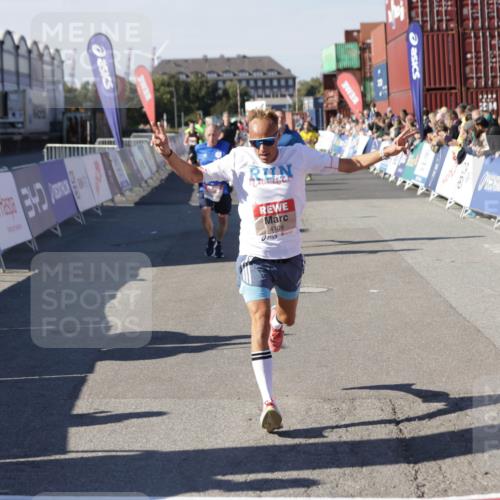 03.10.2025 - Köhlbrandbrückenlauf Jannik Wohlers http://msf.ph/oto/9115156 03.10.2025 13:02:12 Ziel 4109, 4130, 4281, 5617, 5697, 6032, 6461 meine-sportfotos.de