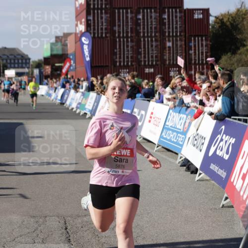 03.10.2025 - Köhlbrandbrückenlauf Jannik Wohlers http://msf.ph/oto/9115159 03.10.2025 13:32:35 Ziel 4966, 5226, 5255, 5286, 5357, 5442, 5876, 5891, 5892, 6141 meine-sportfotos.de