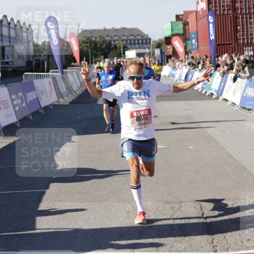 03.10.2025 - Köhlbrandbrückenlauf Jannik Wohlers http://msf.ph/oto/9115162 03.10.2025 13:02:12 Ziel 4109, 4130, 4281, 5617, 5697, 6032, 6461 meine-sportfotos.de