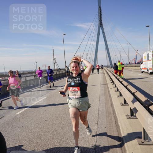 03.10.2025 - Köhlbrandbrückenlauf Michael Burmester http://msf.ph/oto/9115166 03.10.2025 12:56:39 Position 2 4976 meine-sportfotos.de