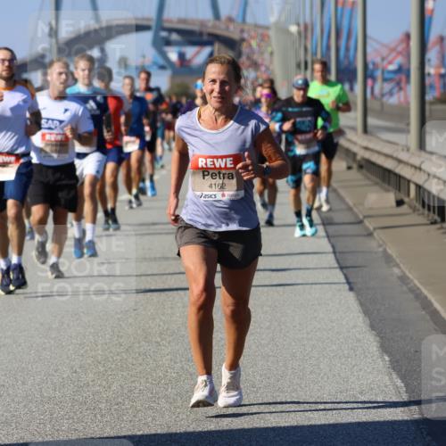 03.10.2025 - Köhlbrandbrückenlauf Strokosch-Dieckow http://msf.ph/oto/9115168 03.10.2025 12:47:45 Position 3 4162 meine-sportfotos.de