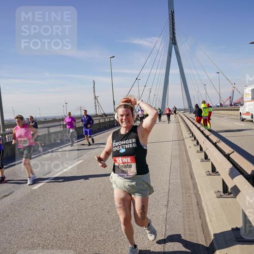 03.10.2025 - Köhlbrandbrückenlauf Michael Burmester http://msf.ph/oto/9115174 03.10.2025 12:56:39 Position 2 4976 meine-sportfotos.de