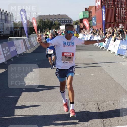 03.10.2025 - Köhlbrandbrückenlauf Jannik Wohlers http://msf.ph/oto/9115177 03.10.2025 13:02:12 Ziel 4109, 4130, 4281, 5617, 5697, 6032, 6461 meine-sportfotos.de