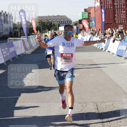 03.10.2025 - Köhlbrandbrückenlauf Jannik Wohlers http://msf.ph/oto/9115183 03.10.2025 13:02:13 Ziel 4109, 4130, 4281, 5617, 5697, 5845, 6032, 6461 meine-sportfotos.de