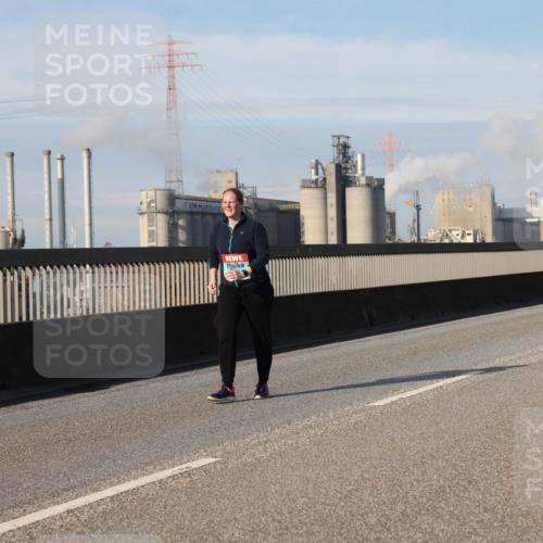03.10.2025 - Köhlbrandbrückenlauf Lena Gebhardt http://msf.ph/oto/9115186 03.10.2025 10:17:58 Position 2  meine-sportfotos.de
