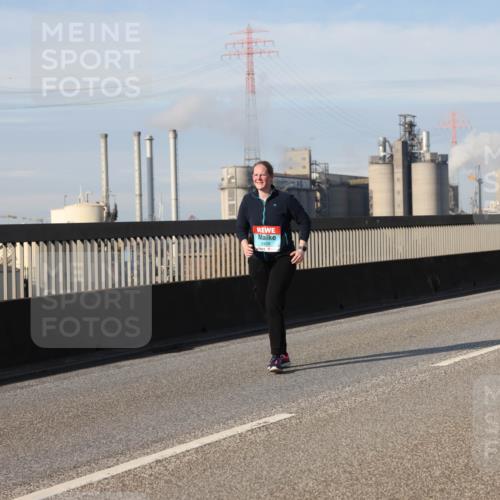 03.10.2025 - Köhlbrandbrückenlauf Lena Gebhardt http://msf.ph/oto/9115192 03.10.2025 10:17:58 Position 2 2428 meine-sportfotos.de