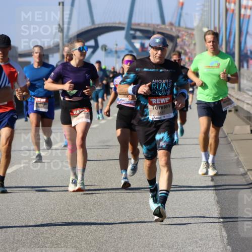 03.10.2025 - Köhlbrandbrückenlauf Strokosch-Dieckow http://msf.ph/oto/9115193 03.10.2025 12:47:50 Position 3 5011, 4256, 6187 meine-sportfotos.de