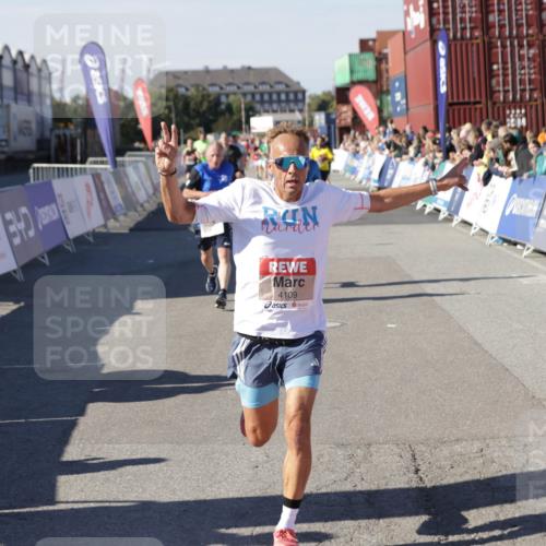 03.10.2025 - Köhlbrandbrückenlauf Jannik Wohlers http://msf.ph/oto/9115194 03.10.2025 13:02:13 Ziel 4109, 4130, 4281, 5617, 5697, 5845, 6032, 6461 meine-sportfotos.de