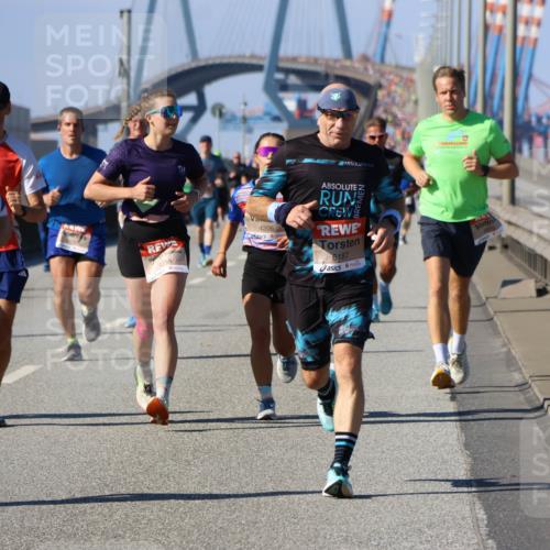 03.10.2025 - Köhlbrandbrückenlauf Strokosch-Dieckow http://msf.ph/oto/9115196 03.10.2025 12:47:51 Position 3 5011, 258, 4206, 6187 meine-sportfotos.de