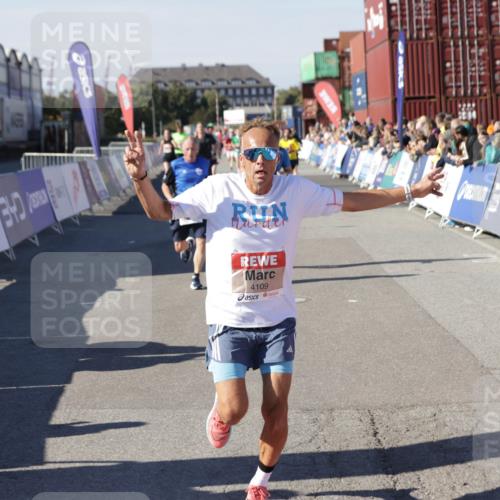 03.10.2025 - Köhlbrandbrückenlauf Jannik Wohlers http://msf.ph/oto/9115199 03.10.2025 13:02:13 Ziel 4109, 4130, 4281, 5617, 5697, 5845, 6032, 6461 meine-sportfotos.de