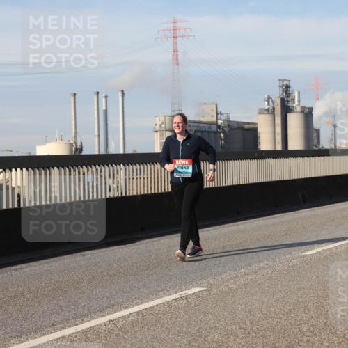 03.10.2025 - Köhlbrandbrückenlauf Lena Gebhardt http://msf.ph/oto/9115202 03.10.2025 10:17:58 Position 2  meine-sportfotos.de