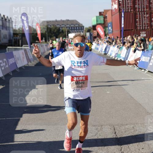 03.10.2025 - Köhlbrandbrückenlauf Jannik Wohlers http://msf.ph/oto/9115205 03.10.2025 13:02:13 Ziel 4109, 4130, 4281, 5617, 5697, 5845, 6032, 6461 meine-sportfotos.de