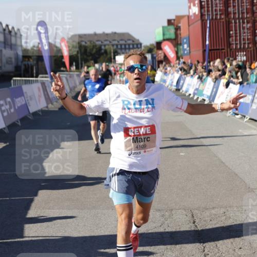 03.10.2025 - Köhlbrandbrückenlauf Jannik Wohlers http://msf.ph/oto/9115222 03.10.2025 13:02:13 Ziel 4109, 4130, 4281, 5617, 5697, 5845, 6032, 6461 meine-sportfotos.de
