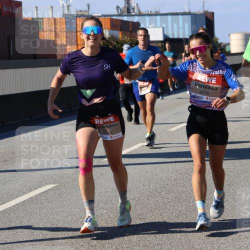 03.10.2025 - Köhlbrandbrückenlauf Strokosch-Dieckow http://msf.ph/oto/9115232 03.10.2025 12:47:56 Position 3 4024, 4258, 4206 meine-sportfotos.de