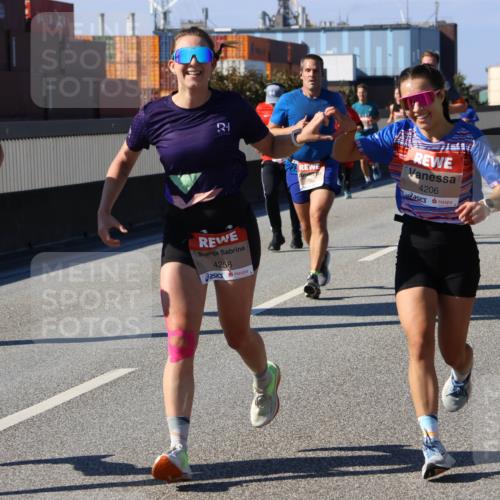 03.10.2025 - Köhlbrandbrückenlauf Strokosch-Dieckow http://msf.ph/oto/9115237 03.10.2025 12:47:56 Position 3 4024, 4258, 4206 meine-sportfotos.de
