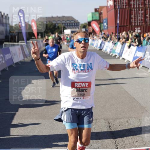 03.10.2025 - Köhlbrandbrückenlauf Jannik Wohlers http://msf.ph/oto/9115238 03.10.2025 13:02:13 Ziel 4109, 4130, 4281, 5617, 5697, 5845, 6032, 6461 meine-sportfotos.de