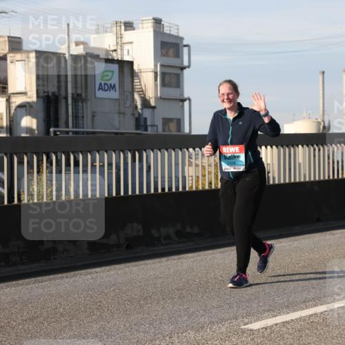 03.10.2025 - Köhlbrandbrückenlauf Lena Gebhardt http://msf.ph/oto/9115239 03.10.2025 10:18:00 Position 2 2428 meine-sportfotos.de
