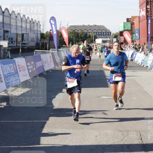 03.10.2025 - Köhlbrandbrückenlauf Jannik Wohlers http://msf.ph/oto/9115244 03.10.2025 13:02:14 Ziel 4109, 4130, 4281, 4492, 4946, 5617, 5697, 5845, 6032, 6461 meine-sportfotos.de