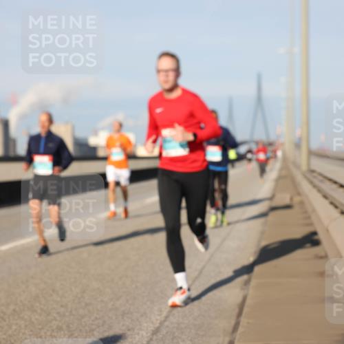 03.10.2025 - Köhlbrandbrückenlauf Lena Gebhardt http://msf.ph/oto/9115250 03.10.2025 09:43:29 Position 2  meine-sportfotos.de