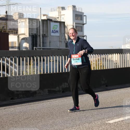 03.10.2025 - Köhlbrandbrückenlauf Lena Gebhardt http://msf.ph/oto/9115266 03.10.2025 10:18:01 Position 2 2428 meine-sportfotos.de