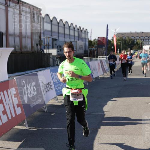 03.10.2025 - Köhlbrandbrückenlauf Jannik Wohlers http://msf.ph/oto/9115290 03.10.2025 13:32:43 Ziel 5226, 5255, 5286, 5442, 5876, 6147, 6148, 6360, 6513 meine-sportfotos.de