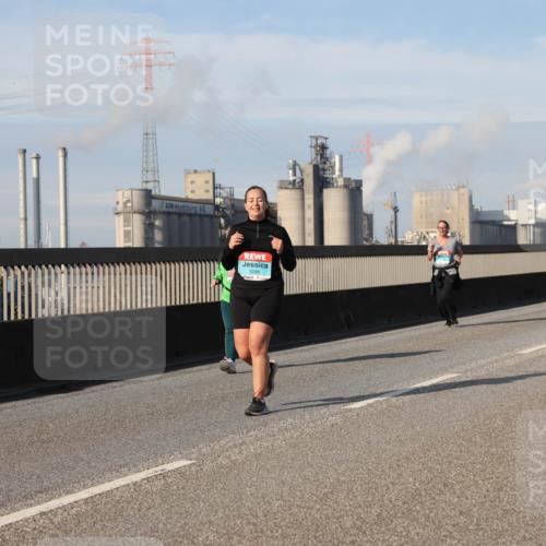 03.10.2025 - Köhlbrandbrückenlauf Lena Gebhardt http://msf.ph/oto/9115291 03.10.2025 10:18:09 Position 2  meine-sportfotos.de