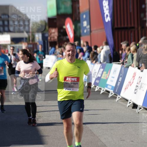03.10.2025 - Köhlbrandbrückenlauf Jannik Wohlers http://msf.ph/oto/9115302 03.10.2025 13:32:45 Ziel 5133, 5226, 5255, 5442, 5446, 5477, 5478, 6147, 6148, 6360, 6513 meine-sportfotos.de