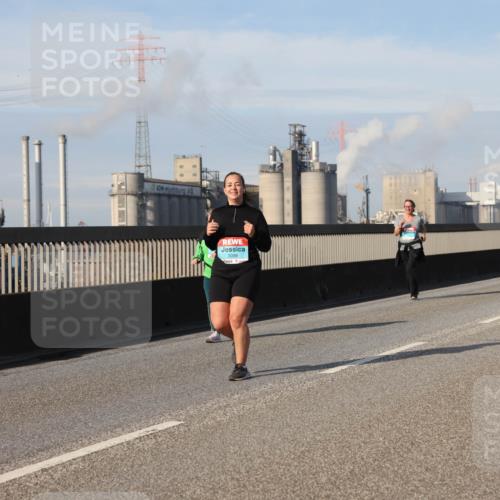 03.10.2025 - Köhlbrandbrückenlauf Lena Gebhardt http://msf.ph/oto/9115303 03.10.2025 10:18:09 Position 2  meine-sportfotos.de