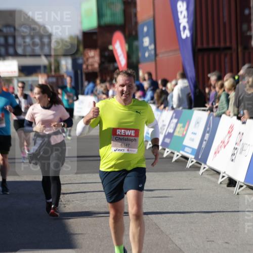 03.10.2025 - Köhlbrandbrückenlauf Jannik Wohlers http://msf.ph/oto/9115307 03.10.2025 13:32:45 Ziel 5133, 5226, 5255, 5442, 5446, 5477, 5478, 6147, 6148, 6360, 6513 meine-sportfotos.de