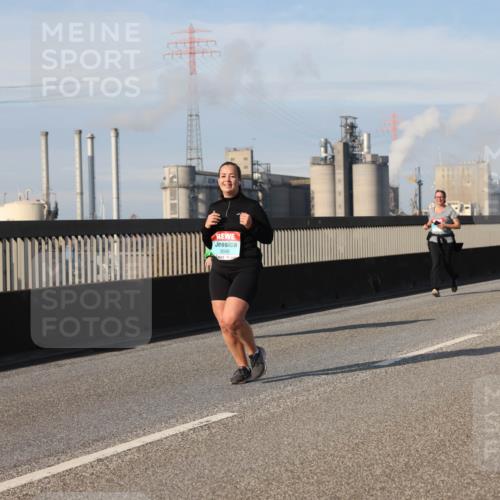 03.10.2025 - Köhlbrandbrückenlauf Lena Gebhardt http://msf.ph/oto/9115311 03.10.2025 10:18:09 Position 2 3098 meine-sportfotos.de