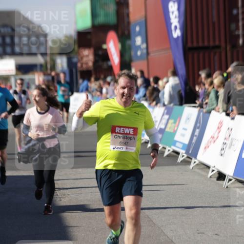 03.10.2025 - Köhlbrandbrückenlauf Jannik Wohlers http://msf.ph/oto/9115319 03.10.2025 13:32:45 Ziel 5133, 5226, 5255, 5442, 5446, 5477, 5478, 6147, 6148, 6360, 6513 meine-sportfotos.de