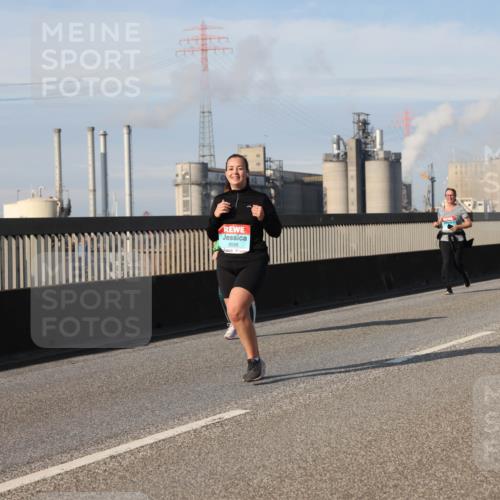 03.10.2025 - Köhlbrandbrückenlauf Lena Gebhardt http://msf.ph/oto/9115321 03.10.2025 10:18:09 Position 2 3098 meine-sportfotos.de