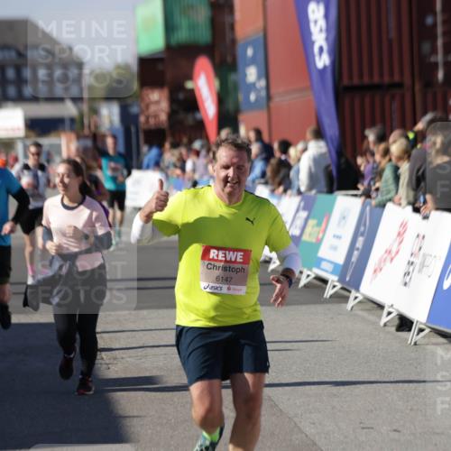 03.10.2025 - Köhlbrandbrückenlauf Jannik Wohlers http://msf.ph/oto/9115324 03.10.2025 13:32:45 Ziel 5133, 5226, 5255, 5442, 5446, 5477, 5478, 6147, 6148, 6360, 6513 meine-sportfotos.de